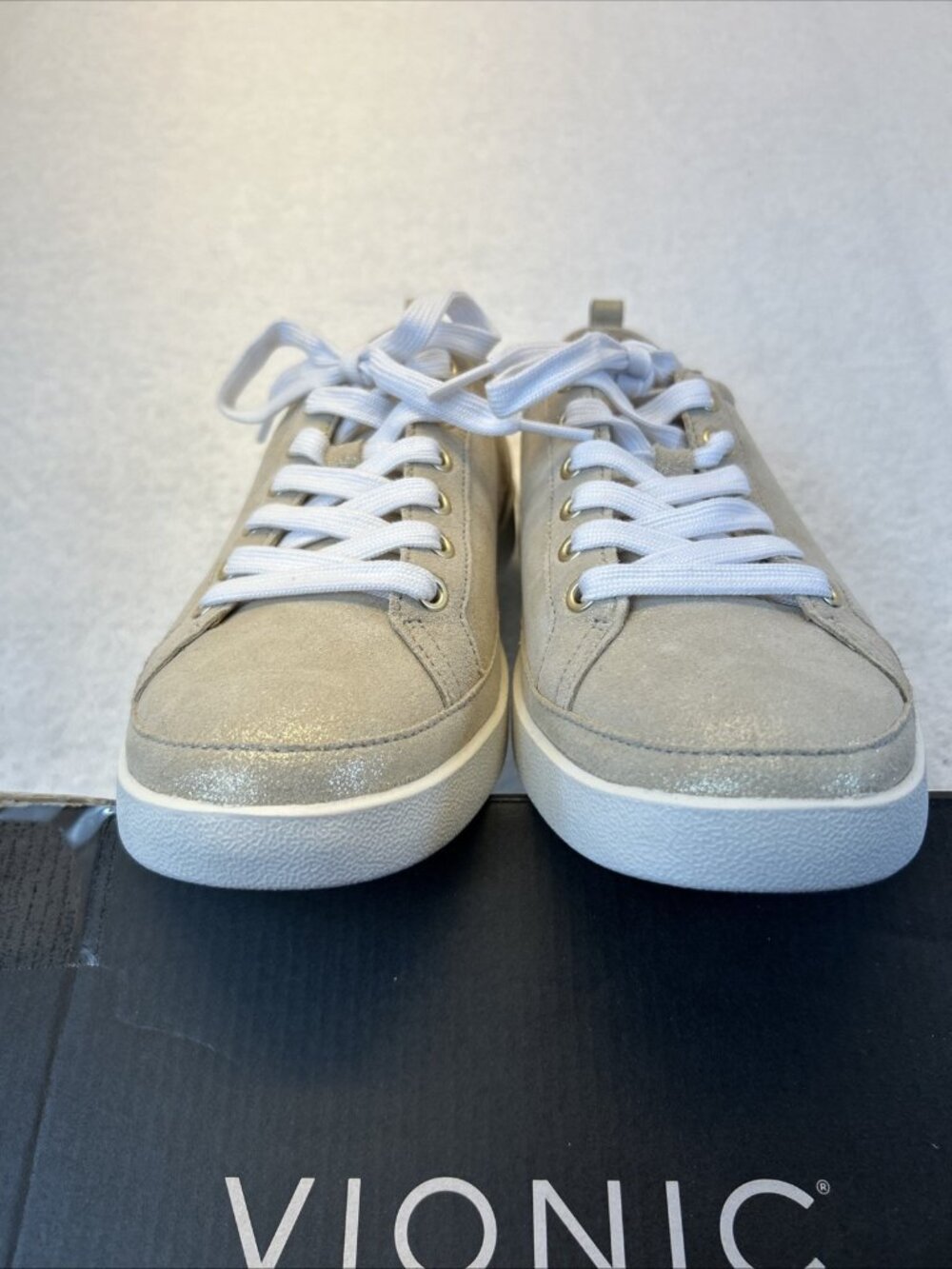 Vionic Winny Fashion Sneakers Gold Metallic Leather Women SZ 8.5 NEW in Box - Picture 7 of 10